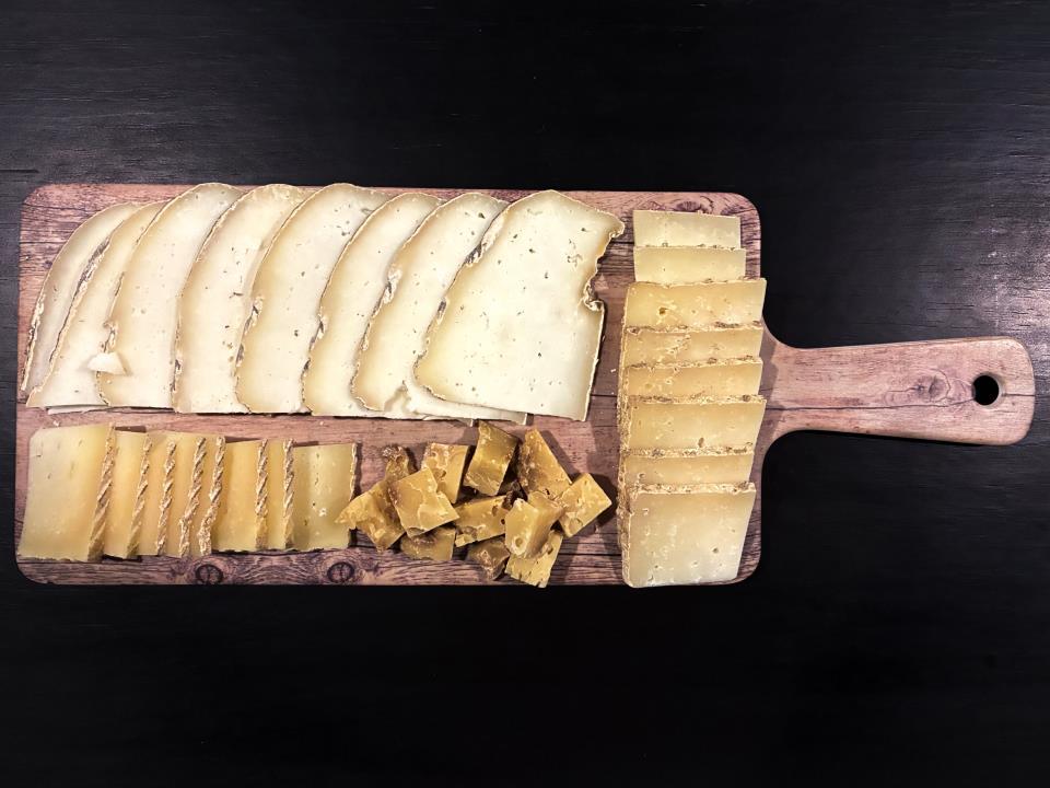 BANDEJA QUESO DETALLE VARIADO X 4