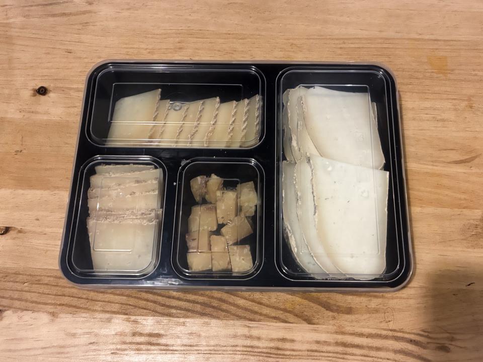 BANDEJA QUESO DETALLE VARIADO X 4